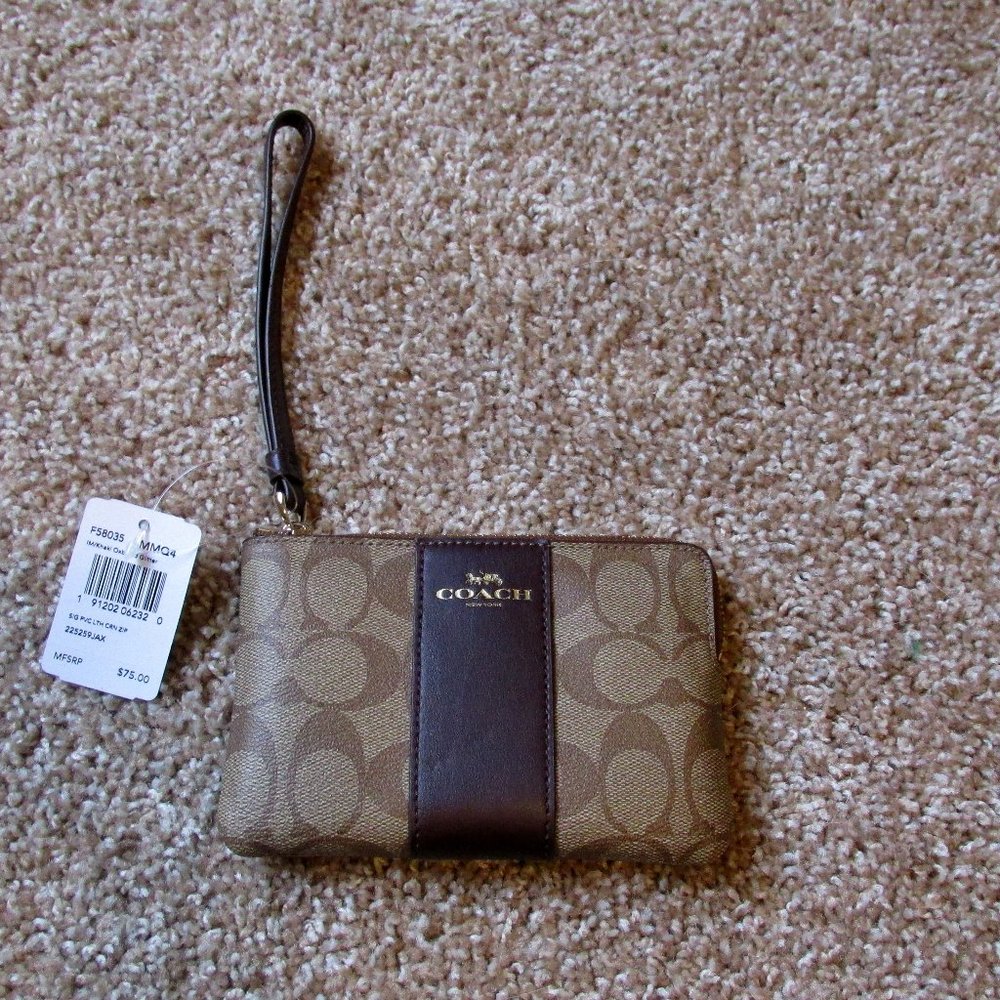 Coach Signature Corner Wristlet (F58035)